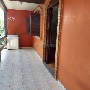 Casa com 197m², 3 dormitórios, 1 vaga, no bairro Santa Corona em Caxias do Sul para Comprar
