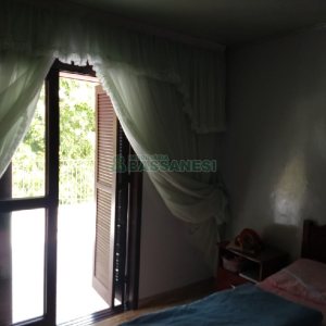 Casa com 197m², 3 dormitórios, 1 vaga, no bairro Santa Corona em Caxias do Sul para Comprar