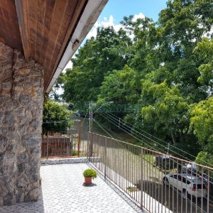 Casa com 197m², 3 dormitórios, 1 vaga, no bairro Santa Corona em Caxias do Sul para Comprar