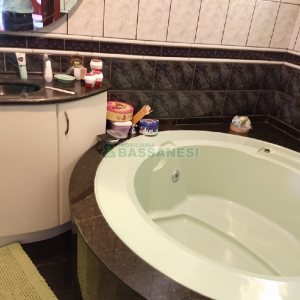 Casa com 197m², 3 dormitórios, 1 vaga, no bairro Santa Corona em Caxias do Sul para Comprar