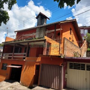 Casa com 197m², 3 dormitórios, 1 vaga, no bairro Santa Corona em Caxias do Sul para Comprar