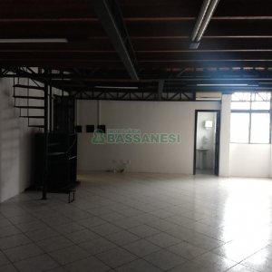 Loja com 101m², 1 vaga, no bairro Rio Branco em Caxias do Sul para Comprar