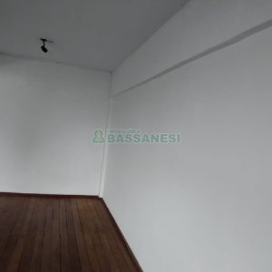 Loja com 101m², 1 vaga, no bairro Rio Branco em Caxias do Sul para Comprar