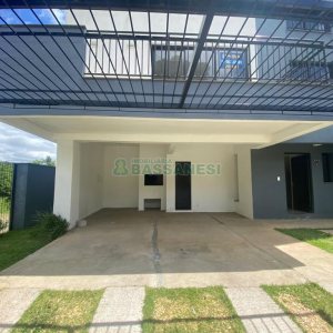 Sobrado com 92m², 2 dormitórios, 2 vagas, no bairro Nossa Senhora da Saúde em Caxias do Sul para Comprar