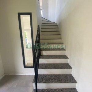 Sobrado com 92m², 2 dormitórios, 2 vagas, no bairro Nossa Senhora da Saúde em Caxias do Sul para Comprar