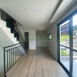 Sobrado com 92m², 2 dormitórios, 2 vagas, no bairro Nossa Senhora da Saúde em Caxias do Sul para Comprar