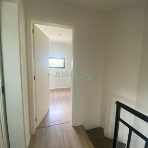 Sobrado com 92m², 2 dormitórios, 2 vagas, no bairro Nossa Senhora da Saúde em Caxias do Sul para Comprar