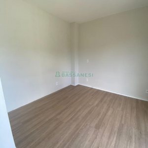 Sobrado com 92m², 2 dormitórios, 2 vagas, no bairro Nossa Senhora da Saúde em Caxias do Sul para Comprar