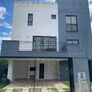 Sobrado com 92m², 2 dormitórios, 2 vagas, no bairro Nossa Senhora da Saúde em Caxias do Sul para Comprar