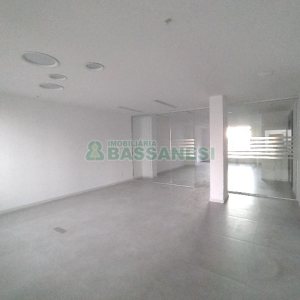 Sala com 123m², 2 vagas, no bairro Centro em Caxias do Sul para Alugar ou Comprar