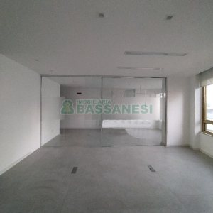 Sala com 123m², 2 vagas, no bairro Centro em Caxias do Sul para Alugar ou Comprar