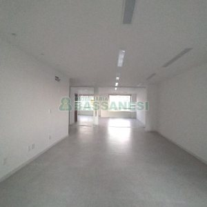 Sala com 123m², 2 vagas, no bairro Centro em Caxias do Sul para Alugar ou Comprar