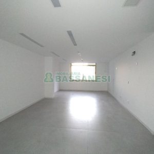 Sala com 123m², 2 vagas, no bairro Centro em Caxias do Sul para Alugar ou Comprar