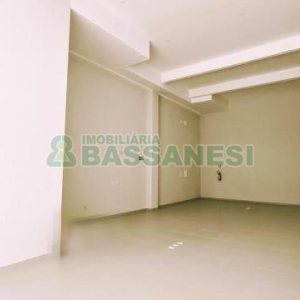 Loja com 83m², no bairro Madureira em Caxias do Sul para Alugar