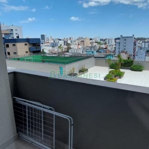 Apto Mobiliado com 71m², 2 dormitórios, 2 vagas, no bairro Madureira em Caxias do Sul para Alugar