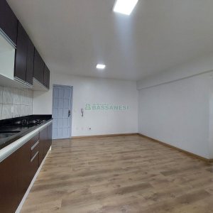 Apartamento com 74m², 2 dormitórios, 1 vaga, no bairro Centro em Caxias do Sul para Alugar