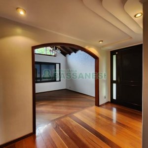 Casa com 407m², 3 dormitórios, 4 vagas, no bairro Bela Vista em Caxias do Sul para Alugar