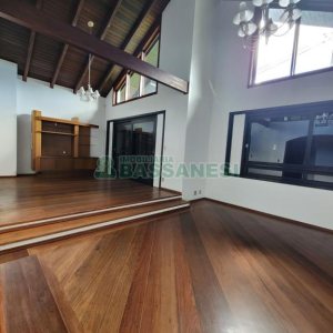 Casa com 407m², 3 dormitórios, 4 vagas, no bairro Bela Vista em Caxias do Sul para Alugar