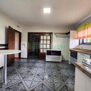 Casa com 407m², 3 dormitórios, 4 vagas, no bairro Bela Vista em Caxias do Sul para Alugar
