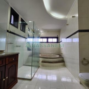 Casa com 407m², 3 dormitórios, 4 vagas, no bairro Bela Vista em Caxias do Sul para Alugar