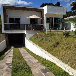 Casa Mobiliada com 450m², 3 dormitórios, 4 vagas, no bairro Charqueadas em Caxias do Sul para Alugar