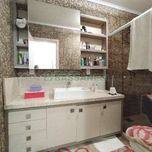 Casa Mobiliada com 450m², 3 dormitórios, 4 vagas, no bairro Charqueadas em Caxias do Sul para Alugar