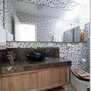 Casa Mobiliada com 450m², 3 dormitórios, 4 vagas, no bairro Charqueadas em Caxias do Sul para Alugar