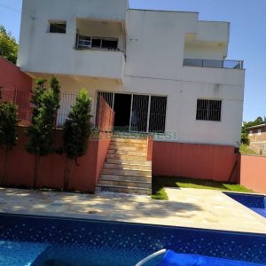 Casa Mobiliada com 450m², 3 dormitórios, 4 vagas, no bairro Charqueadas em Caxias do Sul para Alugar