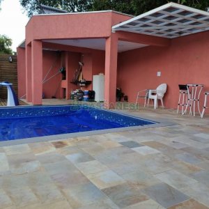 Casa Mobiliada com 450m², 3 dormitórios, 4 vagas, no bairro Charqueadas em Caxias do Sul para Alugar
