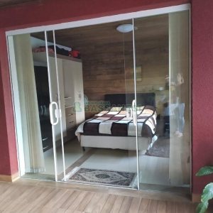 Casa Mobiliada com 450m², 3 dormitórios, 4 vagas, no bairro Charqueadas em Caxias do Sul para Alugar