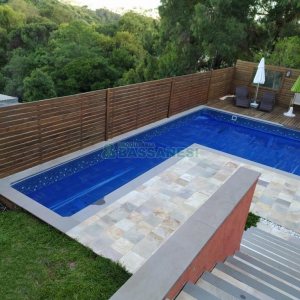 Casa Mobiliada com 450m², 3 dormitórios, 4 vagas, no bairro Charqueadas em Caxias do Sul para Alugar