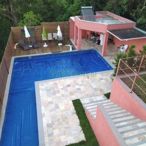 Casa Mobiliada com 450m², 3 dormitórios, 4 vagas, no bairro Charqueadas em Caxias do Sul para Alugar