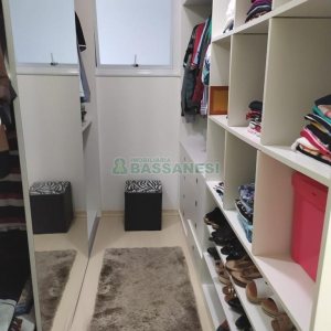 Casa Mobiliada com 450m², 3 dormitórios, 4 vagas, no bairro Charqueadas em Caxias do Sul para Alugar