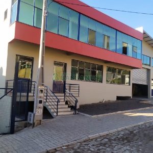 Pavilhão com 1400m², 15 vagas, no bairro Ana Rech em Caxias do Sul para Alugar