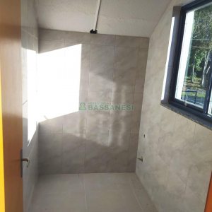 Pavilhão com 1400m², 15 vagas, no bairro Ana Rech em Caxias do Sul para Alugar