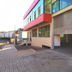 Pavilhão com 1400m², 15 vagas, no bairro Ana Rech em Caxias do Sul para Alugar