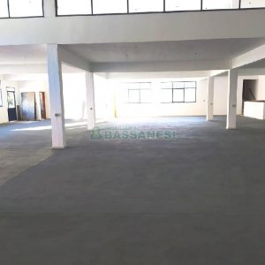 Pavilhão com 1400m², 15 vagas, no bairro Ana Rech em Caxias do Sul para Alugar