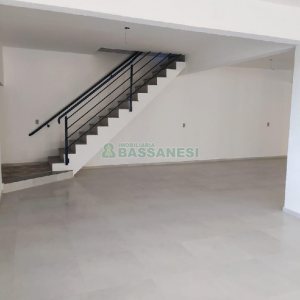 Pavilhão com 1400m², 15 vagas, no bairro Ana Rech em Caxias do Sul para Alugar