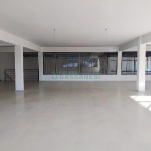 Pavilhão com 1400m², 15 vagas, no bairro Ana Rech em Caxias do Sul para Alugar