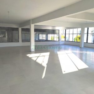 Pavilhão com 1400m², 15 vagas, no bairro Ana Rech em Caxias do Sul para Alugar