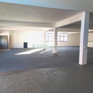 Pavilhão com 1400m², 15 vagas, no bairro Ana Rech em Caxias do Sul para Alugar