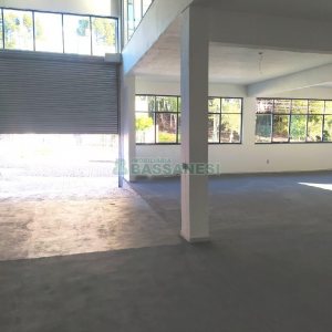 Pavilhão com 1400m², 15 vagas, no bairro Ana Rech em Caxias do Sul para Alugar