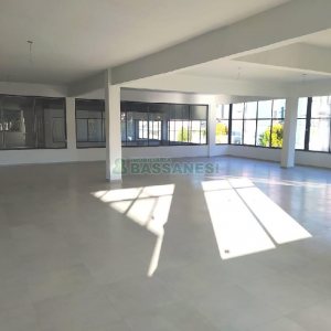 Pavilhão com 1400m², 15 vagas, no bairro Ana Rech em Caxias do Sul para Alugar