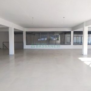 Pavilhão com 1400m², 15 vagas, no bairro Ana Rech em Caxias do Sul para Alugar