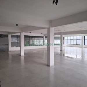 Pavilhão com 1400m², 15 vagas, no bairro Ana Rech em Caxias do Sul para Alugar