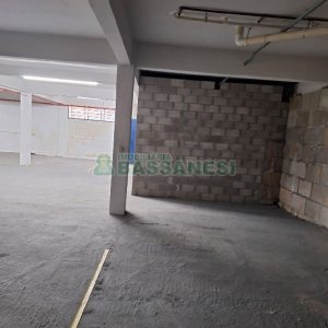 Pavilhão com 1400m², 15 vagas, no bairro Ana Rech em Caxias do Sul para Alugar