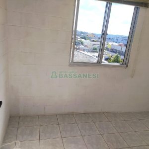 Apartamento com 38m², 2 dormitórios, 1 vaga, no bairro Nossa Senhora do Rosário em Caxias do Sul para Comprar