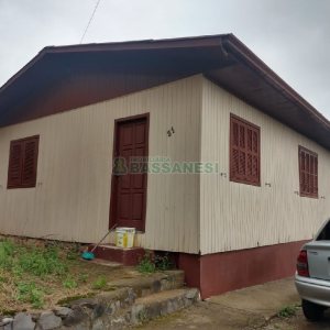 Casa com 100m², 3 dormitórios, no bairro Universitário em Caxias do Sul para Comprar