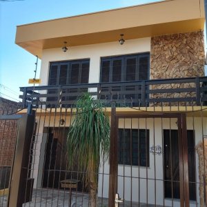 Casa com 200m², 3 dormitórios, 1 vaga, no bairro Pio X em Caxias do Sul para Comprar