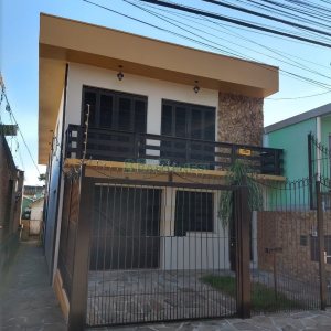 Casa com 200m², 3 dormitórios, 1 vaga, no bairro Pio X em Caxias do Sul para Comprar